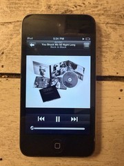 Apple iPod touch 4th Generation BLACK 8GB USED BUNDLE