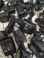 Lot of 23 AC/DC Adaptor INPUT:100-240V 50-60Hz 0.2A OUTPUT:6VDC 1A 5mm plug tip