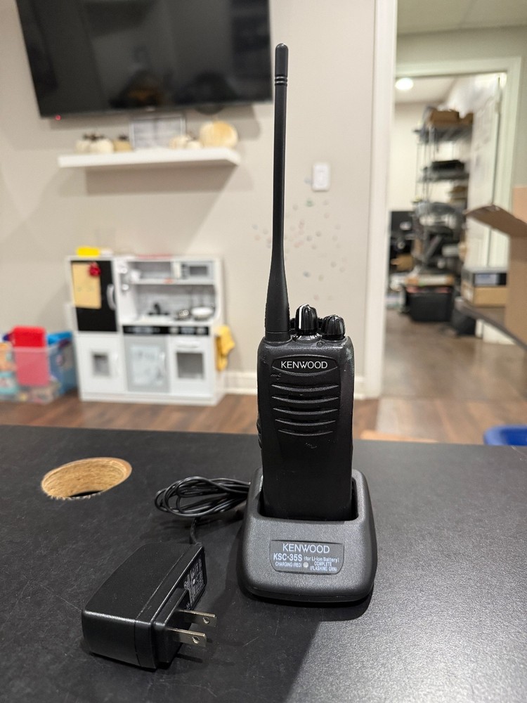 Kenwood TK-3402U-K UHF FM Transceiver Two-Way Radio w/ Charging Base