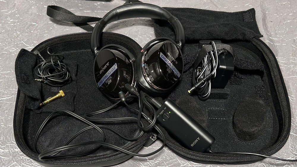 Sony Digital MDR-NC500D Black Noise Cancelling Headphones, With Case, Charger…