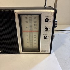 PANASONIC PORTABLE AM/FM RADIO MDL # RF-593 AC OR BATTERY. Works Well