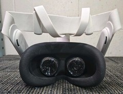 Meta P97 Quest 3S 128G Standalone All-in-One VR Headset with Controllers – White