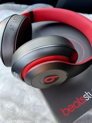 Beats Studio3 Decade Collection Wireless Headphones Defiant Black Red