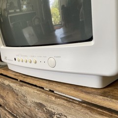 JVC Mastercommand C-13WL513” CRT VTG Retro Gaming Television White & Yellow 1994