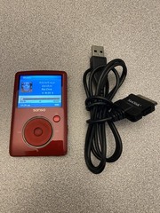 SanDisk Sansa Fuze 4GB MP3 Player Red Great Condition Works Great