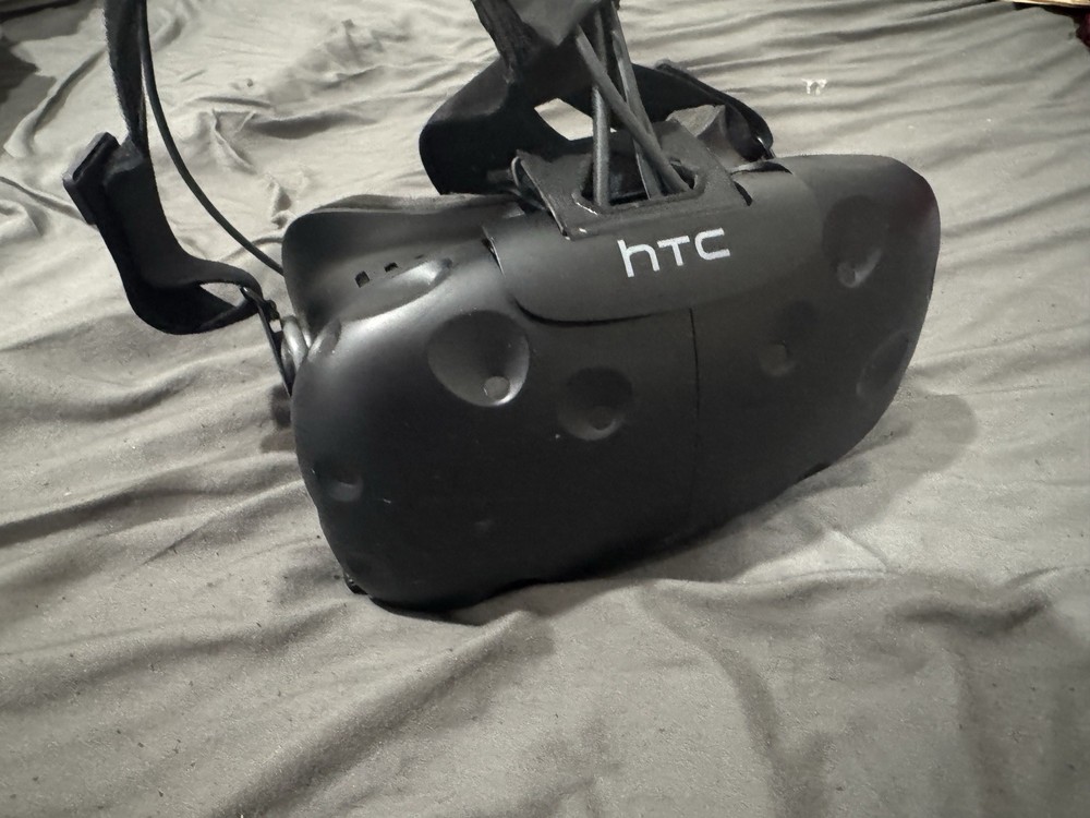 HTC Vive Original(VR) Headset only (Link Cable Damaged)