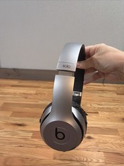 Beats by Dr. Dre Solo Wireless Over the Ear Headphones – Space Gray