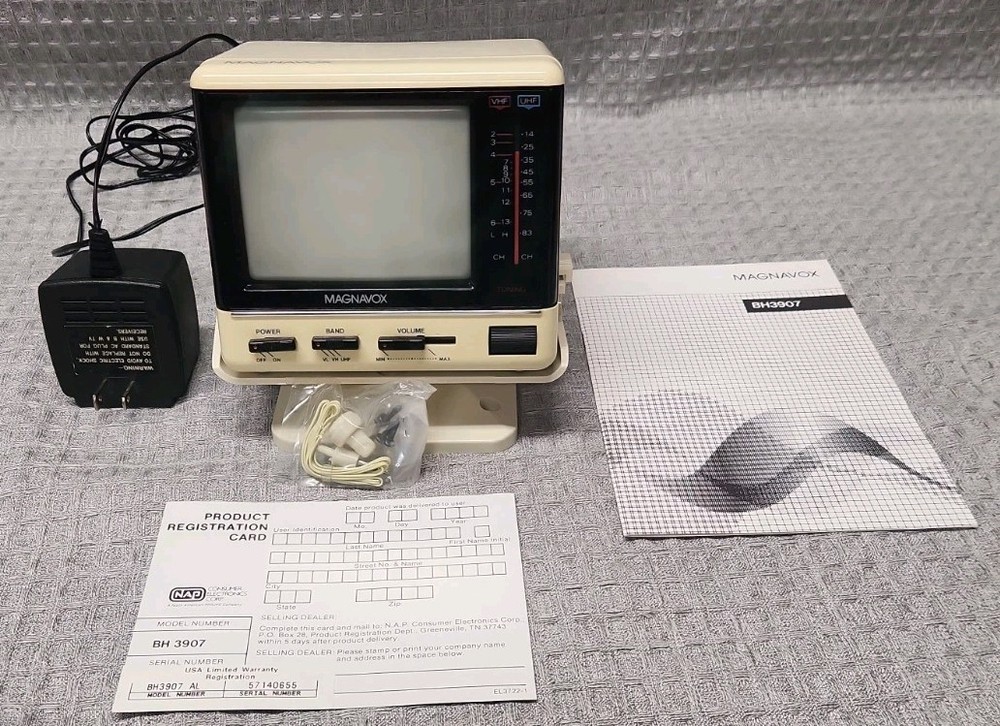 1989 Vintage Magnavox BH3907 Mini TV 4.5” (Black/white) w/Stand Tested