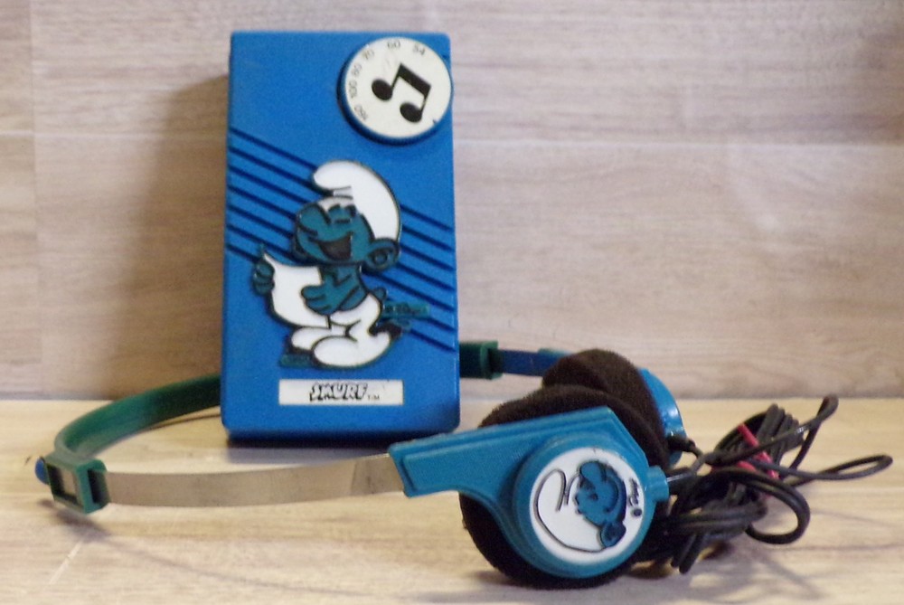 VINTAGE 1982 SMURFS AM RADIO WITH HEADPHONES TESTED WORKS CARTOON HONG KONG MADE