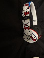 Beats by Dr. Dre B0518 Solo 2 Ear-Pad Limited Edition Headphones – Hello Kitty
