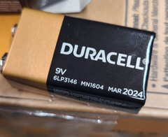 Duracell CopperTop 9 Volt Alkaline Batteries 9V12 (Pack of 12 Batteries)