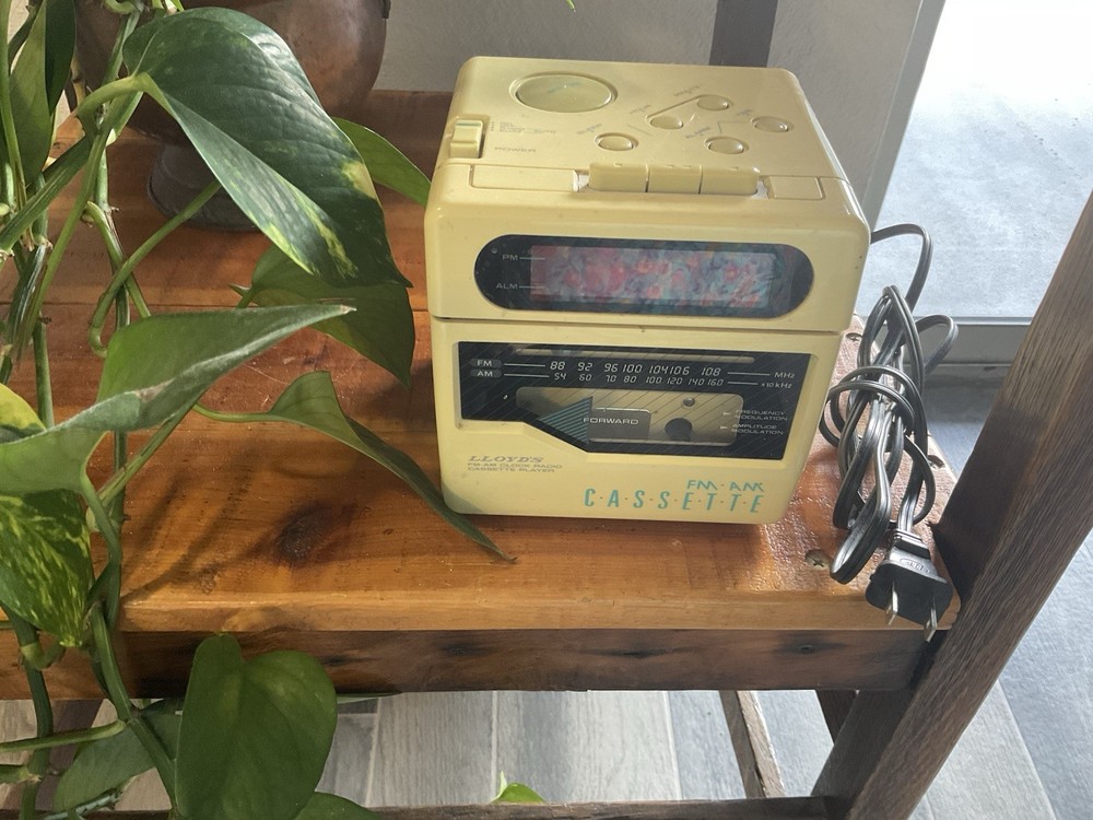 Lloyds Clock Radio CR201 Vintage Cube AM/FM Cassette Player Beige
