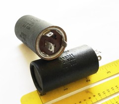 1 NOS FP Style 1″ Twist Lock Capacitor 40 mfd @ 300 v
