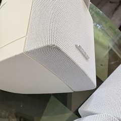 5 Bose Double Cube Speakers 1 Center and 4 Surround White Very Good Condition