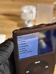 Apple IPod Classic 7th Gen 160Gb NEW EXTERIOR+BATTERY! MC297J / MINT. Espresso