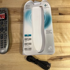 Logitech 915-000159 Harmony 650 Universal Color Screen Remote – Silver