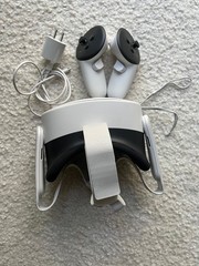 Very Good – Meta Quest 3S 128GB All-in-One VR Headset with Controllers