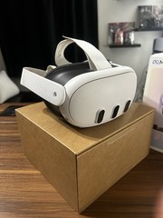 Meta Quest 3 Standalone VR Headset, White/Black Virtual Reality Headset 512 GB