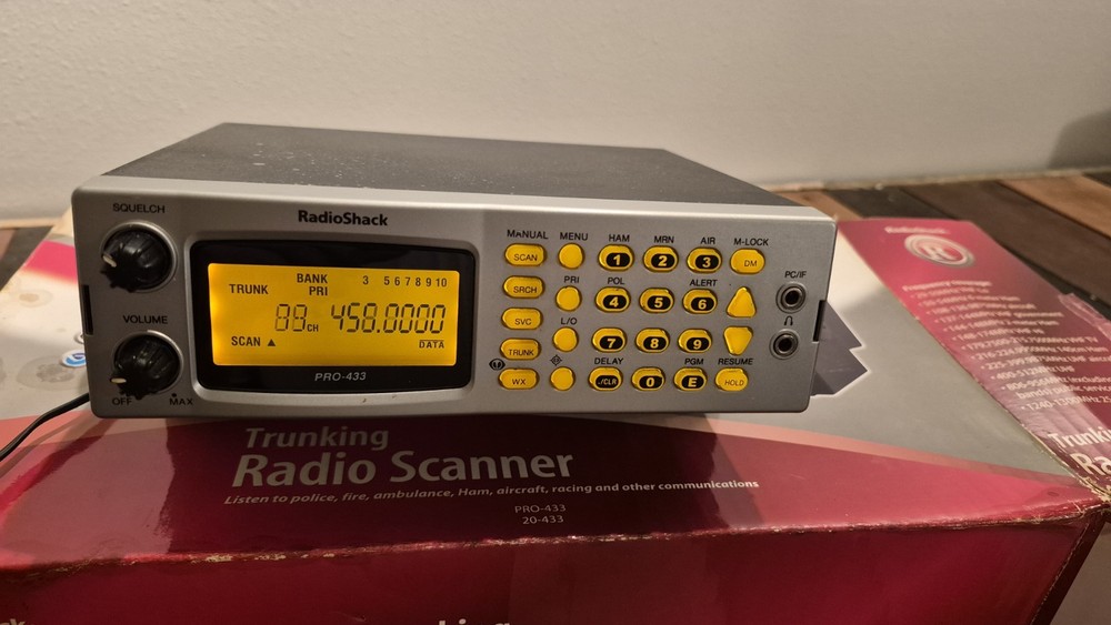 Radio Shack Pro 433 1000 Channel Trunking Scanner Vintage Works.