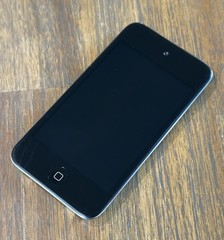 Apple iPod Touch – A1367 – 4th Generation 8GB Black MC540LL/A