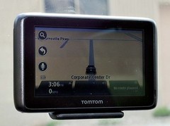 NEW TomTom GO 2435TM Car GPS System 4.3″ USA/Canada/Mexico LIFETIME MAPS TRAFFIC