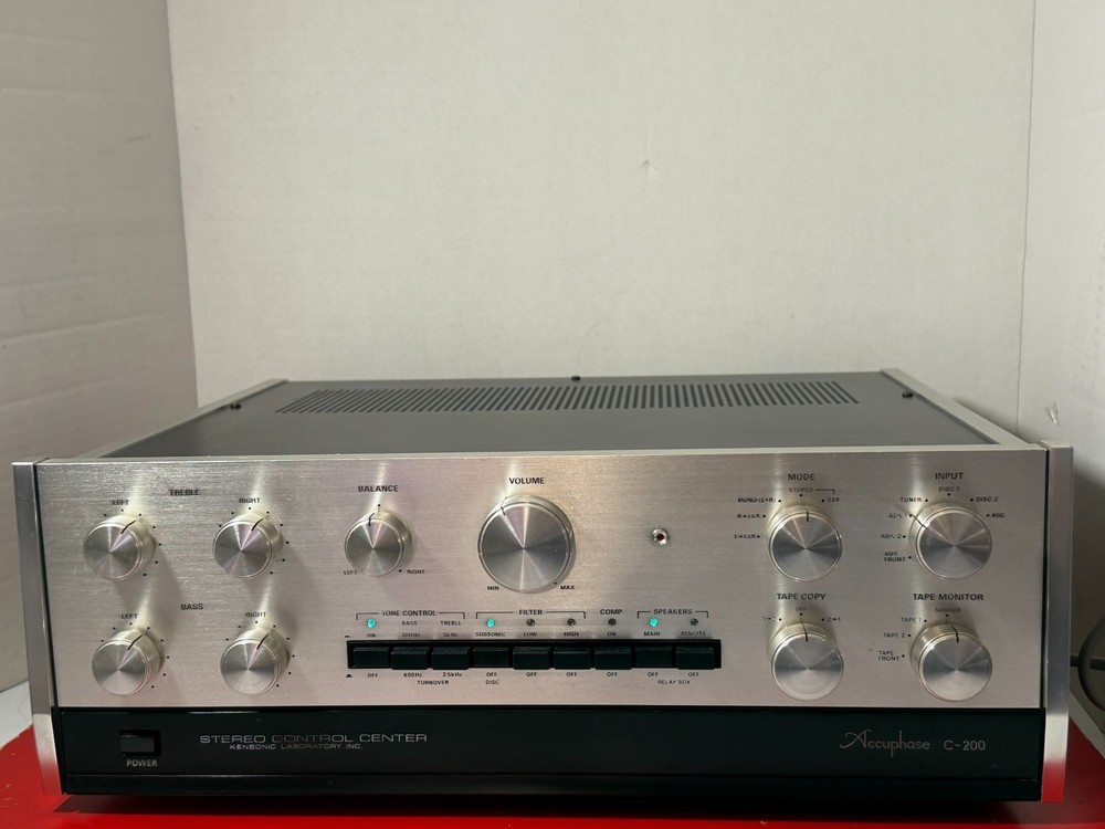 Accuphase C-200 Stereo Preamplifier Vintage Audio Control Amp.