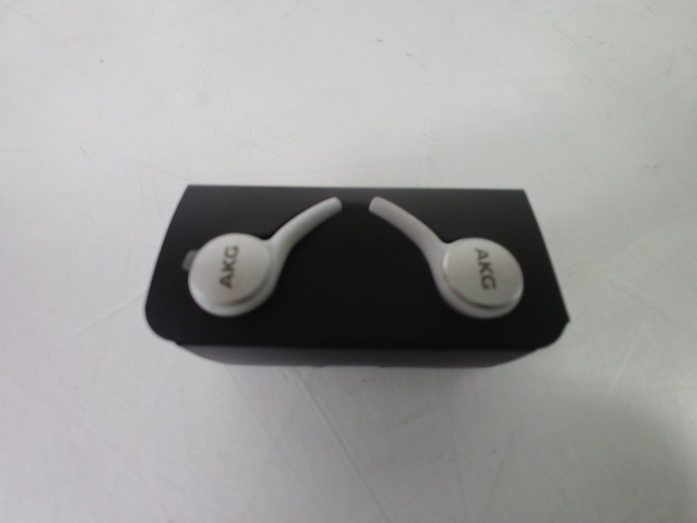 New Samsung AKG EO-IG955 3.5mm Earbud Headphones with Microphone – White