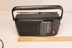 Panasonic RF-544 Portable AM / FM Radio Handle Antenna AC or Battery Works