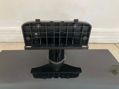Samsung TV Stand Base ( 4 crews included ) USED ( no TV ) stand only VERY GOOD