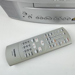 Y2K Toshiba MD13P1 13″ CRT TV DVD Combo Retro Gaming W/ Remote Tested Works EUC!