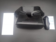 Lam Trancail VR Headset w/ Remote for Phone 4-6.7″ Adjustable 3D Viewer