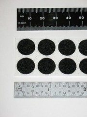 21 FELT DISC 1/2 IN (13mm) DIA 1/16″ (1.5mm) HIGH BLACK DOT PAD CIRCLE POD FEET