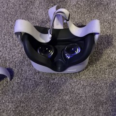 Meta Quest 2 Standalone VR Headset 90Hz w/ 2 Controllers – White