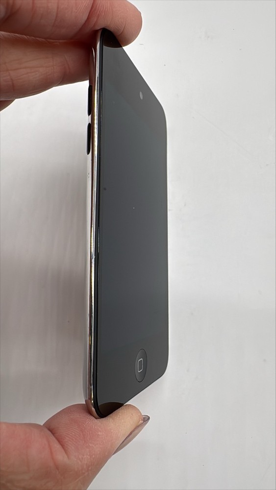 Apple iPod Touch 4th Generation A1367 32GB Apple Media Player