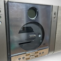 Philips MP3-CD Playback Wall Mountable MCM240 Micro Hi-Fi System AM/FM