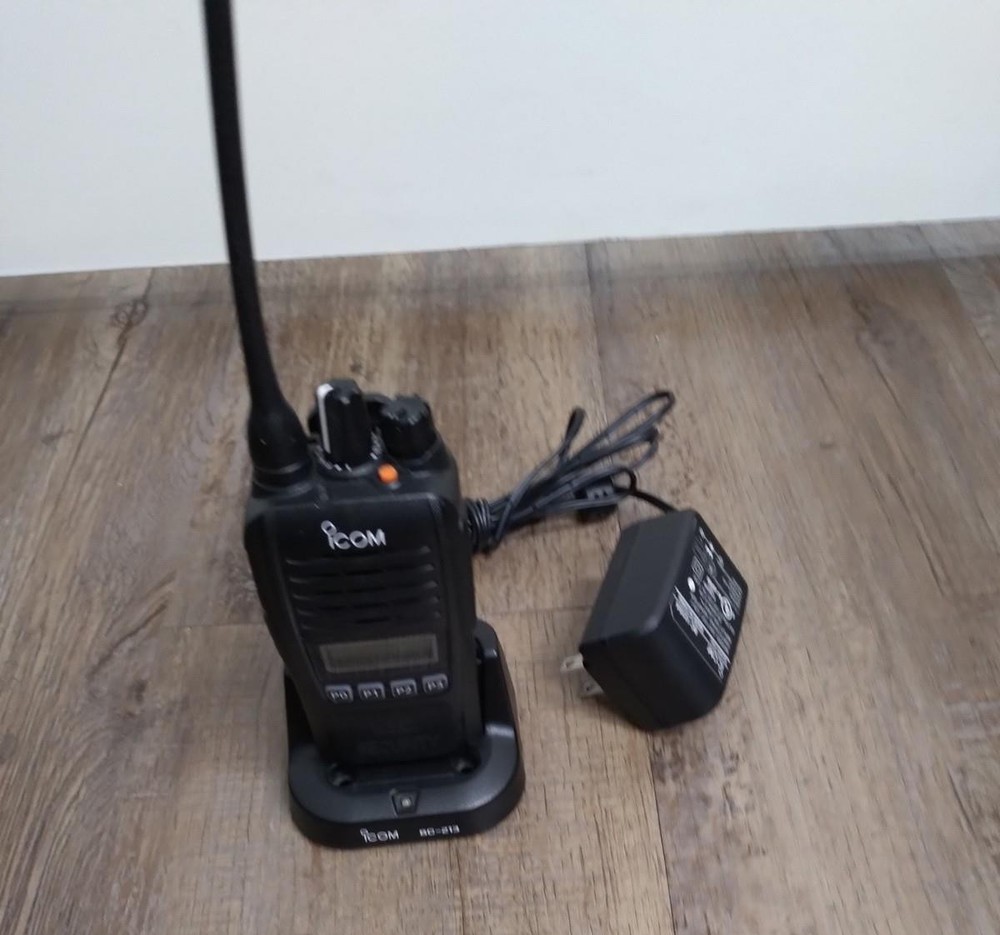 Icom Two Way Radio with Power Adapter IC-F2000s (Battery not guaranteed)