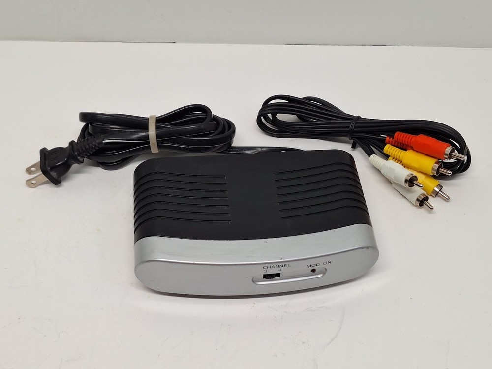 Philips RF Modulator Audio Video Switch Box PH61159 with AV Cables