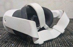 Meta P97 Quest 3S 128G Standalone All-in-One VR Headset with Controllers – White