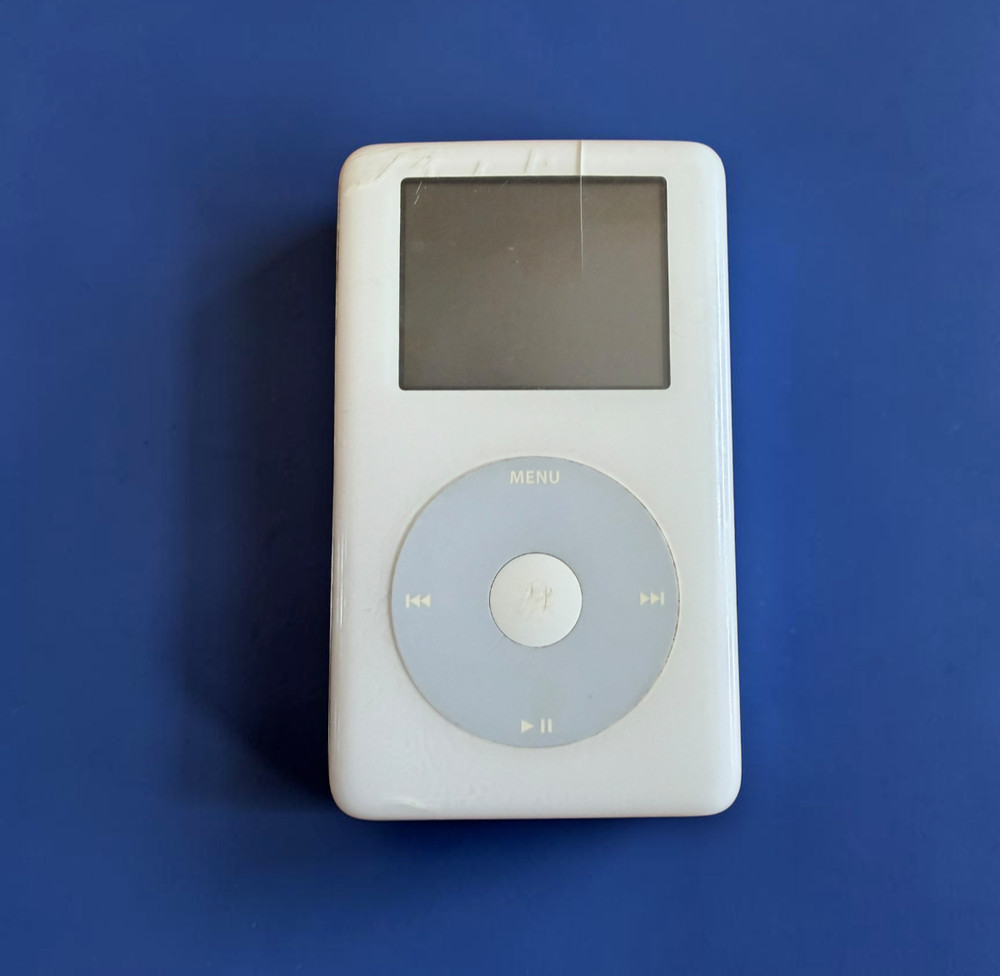 Apple iPod Classic (A1099) 20GB 4th Generation – White (For Parts/Repair)