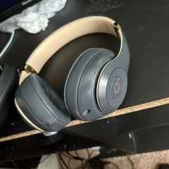 Beats by Dr. Dre Studio3 Wireless Bluetooth Headphones Black and Gold