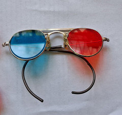 Vintage Anaglyph 3D Glasses Red And Blue Glasses with 2 Clip Ons Lot