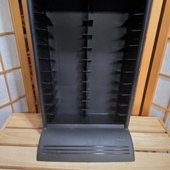 Vtg Fellowes 40 Slot VHS Tape Tower Storage Rack Black Plastic 31″ Organizer