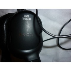 Sony MDR-NC500D Digital Noise Canceling Headphones Travel Case Bundle