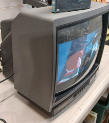Magnavox 13S401-00AA 13” Retro Gaming CRT TV Player No Remote Tested