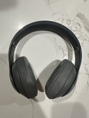 Beats by Dr. Dre Studio3 Wireless Over Ear Headphones – Gray