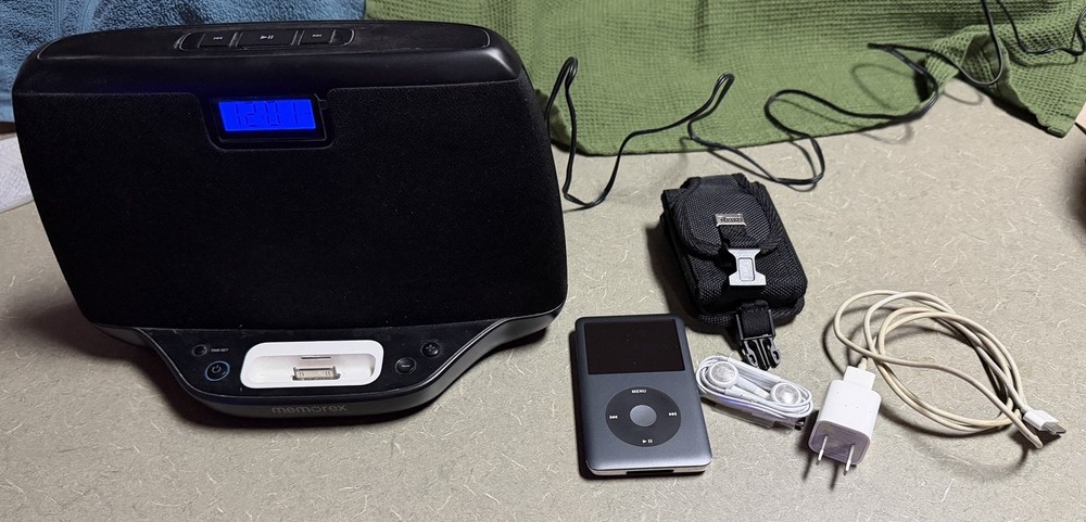 Apple iPod Classic 7th Gen 160GB Space Gray A1238 *Tested* accessories BUNDLE