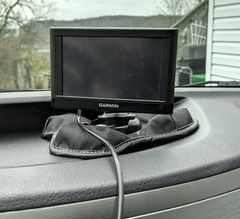 Garmin nüvi 1450 LMT GPS Navigator Lifetime Maps W/beanbag Dash Mount 5” bundle