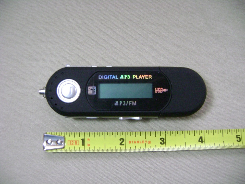 Mini Digital MP3 Music Player/FM Radio/Voice Recorder in Black with Battery (NEW