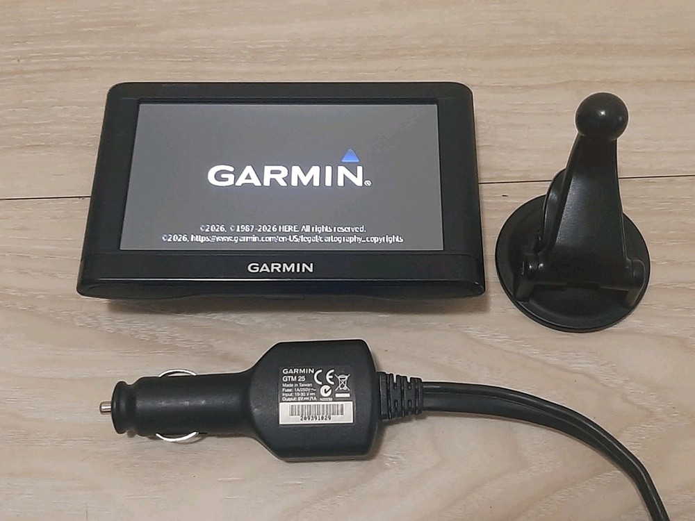 Garmin Nuvi 52LM 5-inch Screen GPS with Lifetime 2026 Maps