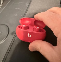 Beats by Dr. Dre Studio Buds – Beats Red